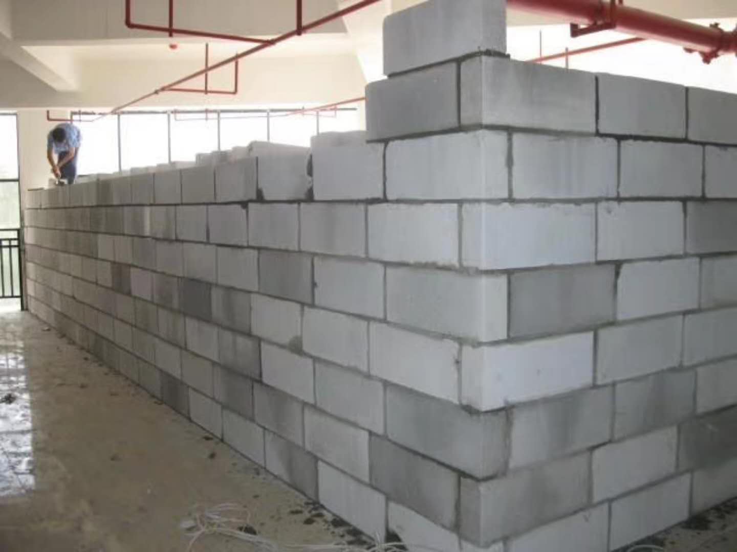 润州蒸压加气混凝土砌块承重墙静力和抗震性能的研究